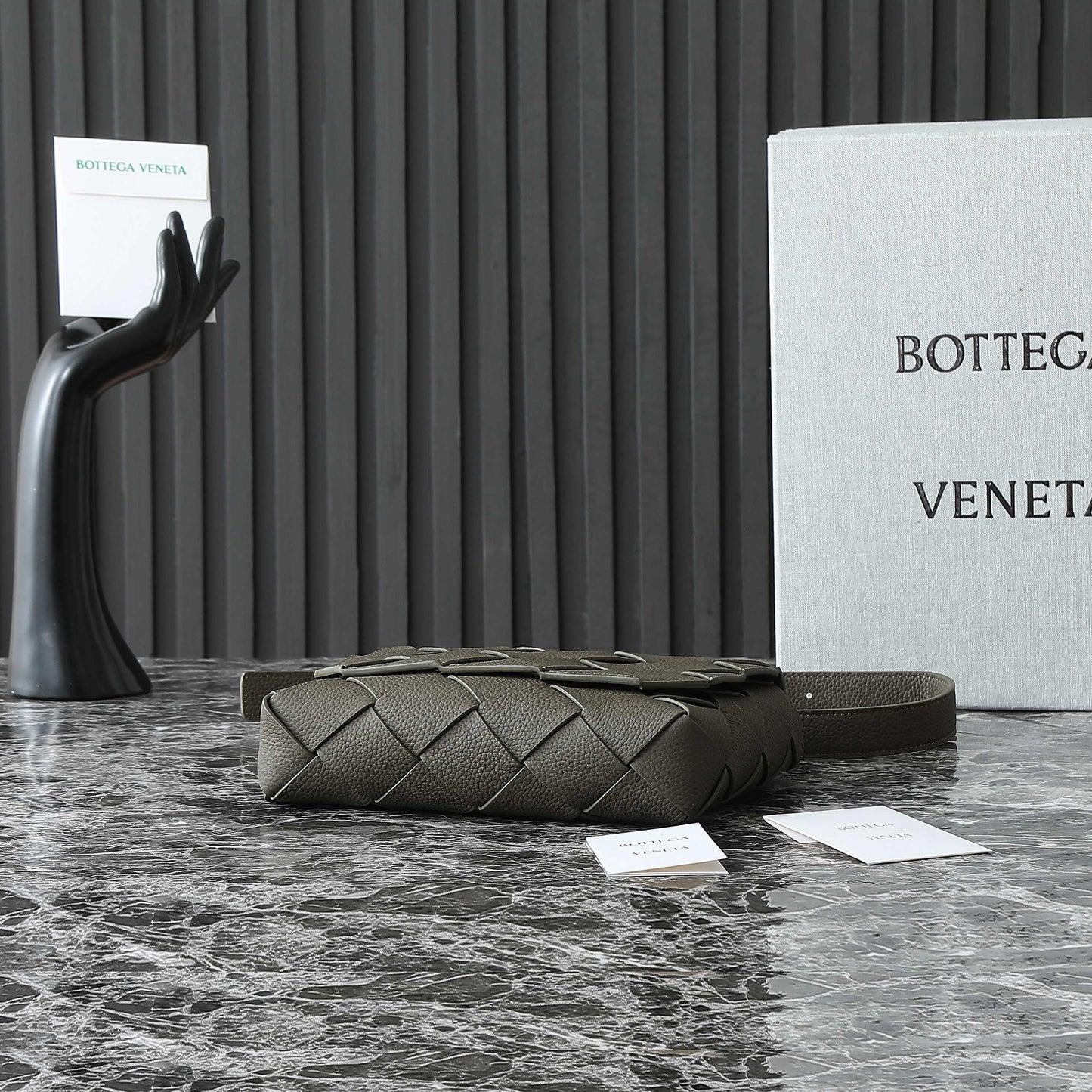 BOTTEGA VENETA DIAGO 22 EN CUIR DE VEAU OLIVE FONCÉ QUINCAILLERIE ARGENTÉE 25S