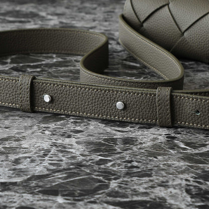 BOTTEGA VENETA DIAGO 22 EN CUIR DE VEAU OLIVE FONCÉ QUINCAILLERIE ARGENTÉE 25S