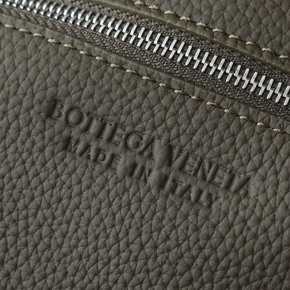 BOTTEGA VENETA DIAGO 22 EN CUIR DE VEAU OLIVE FONCÉ QUINCAILLERIE ARGENTÉE 25S
