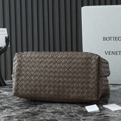 BOTTEGA VENETA 25S GRAND SAC ANDIAMO 42 EN CUIR DE VEAU MARRON FONCÉ AVEC QUINCAILLERIE DORÉE