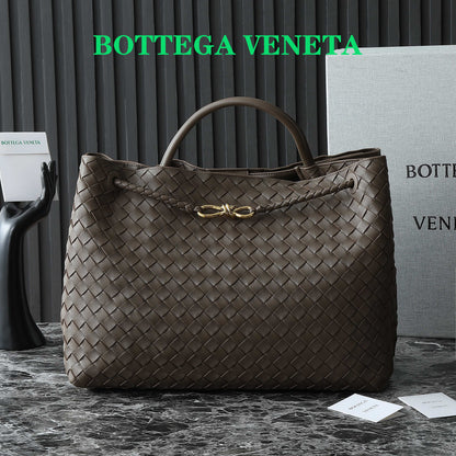 BOTTEGA VENETA 25S GRAND SAC ANDIAMO 42 EN CUIR DE VEAU MARRON FONCÉ AVEC QUINCAILLERIE DORÉE