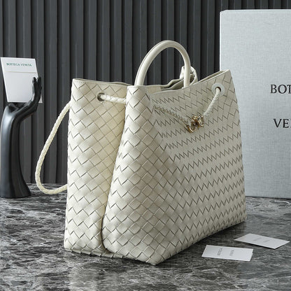 BOTTEGA VENETA 25S GRAND SAC ANDIAMO 42 EN CUIR DE VEAU IVOIRE AVEC ACCESSOIRES DORÉS