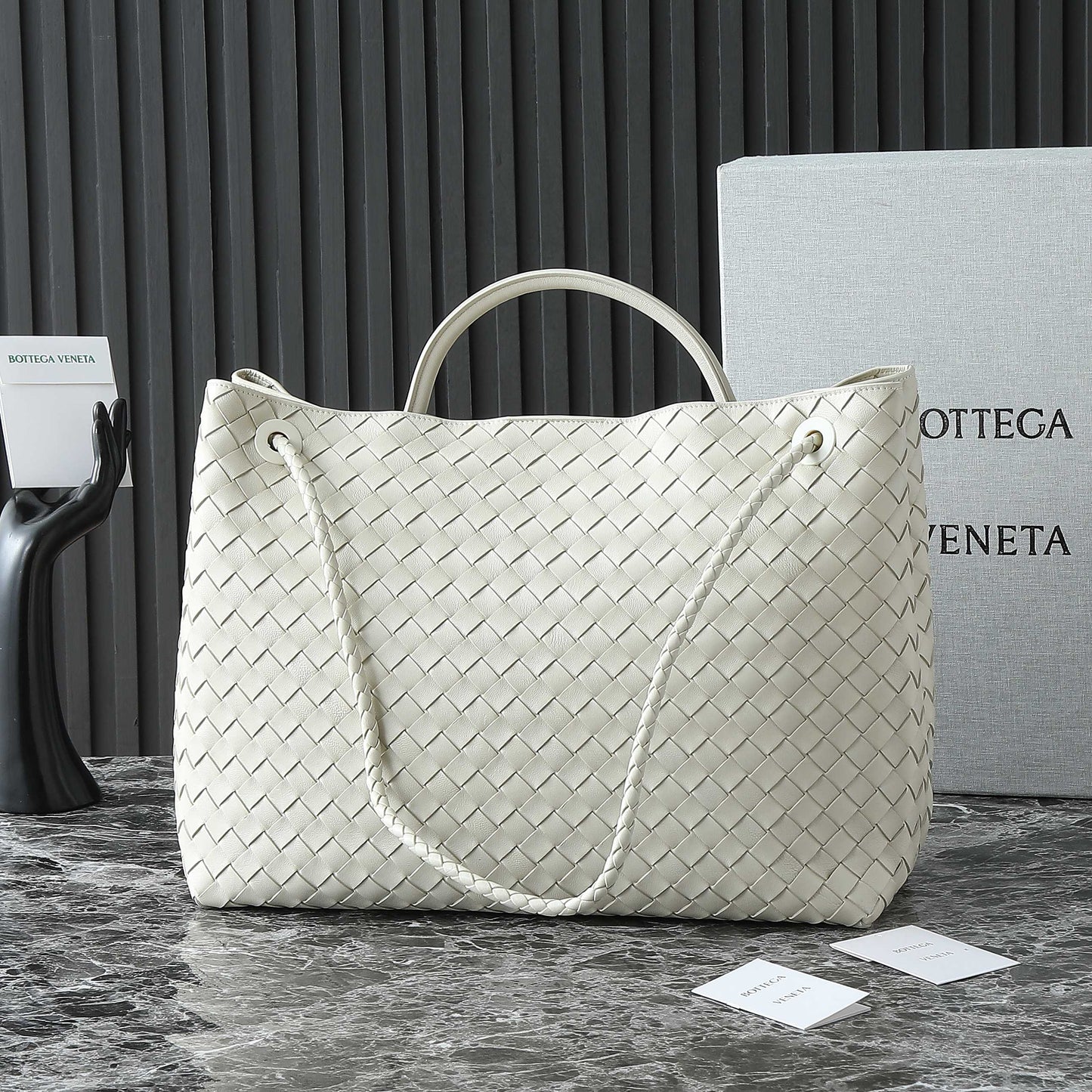 BOTTEGA VENETA 25S GRAND SAC ANDIAMO 42 EN CUIR DE VEAU IVOIRE AVEC ACCESSOIRES DORÉS