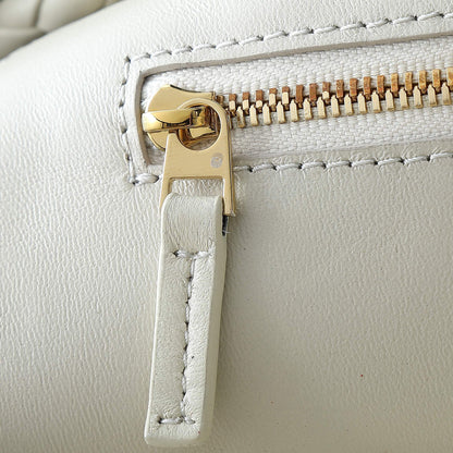 BOTTEGA VENETA 25S GRAND SAC ANDIAMO 42 EN CUIR DE VEAU IVOIRE AVEC ACCESSOIRES DORÉS