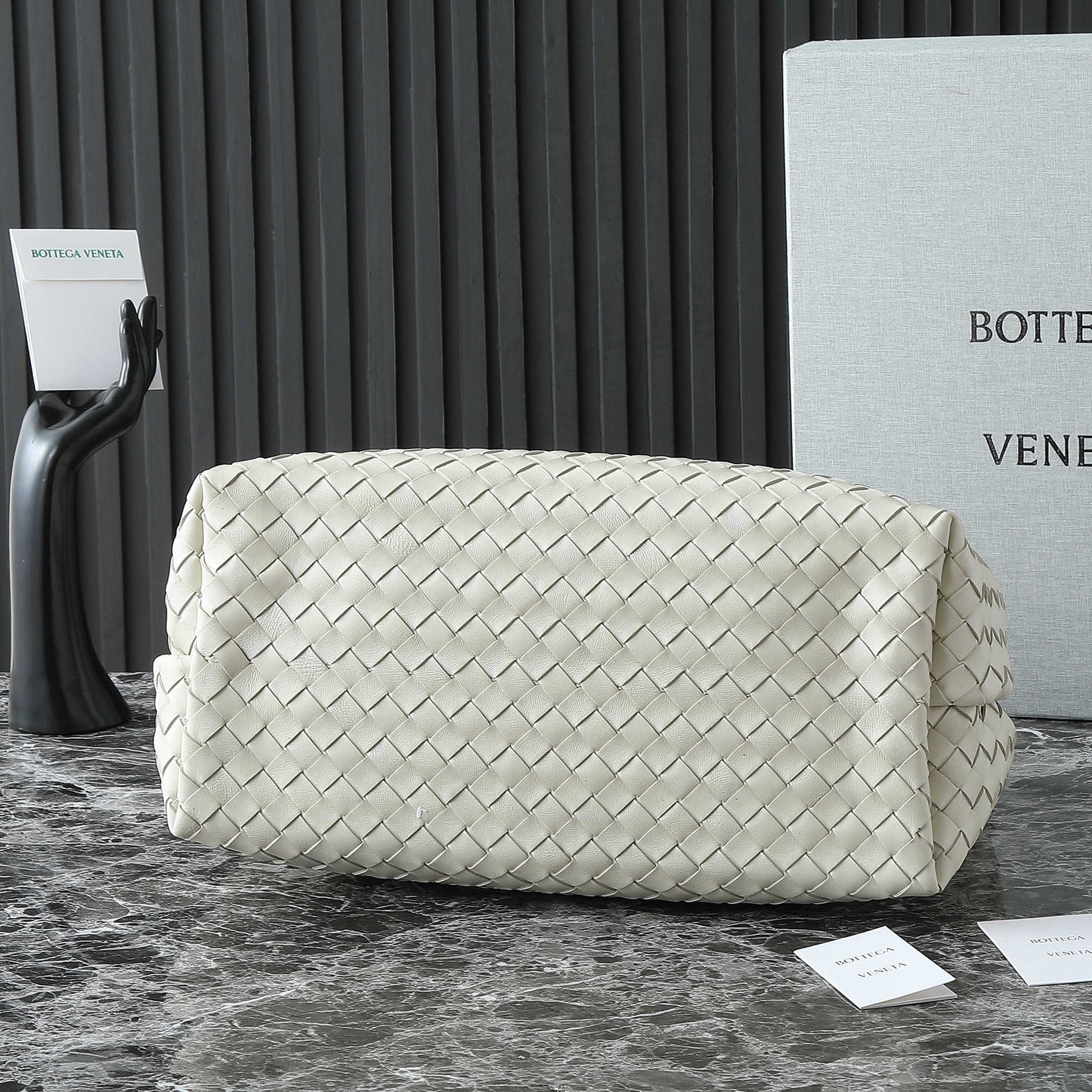 BOTTEGA VENETA 25S GRAND SAC ANDIAMO 42 EN CUIR DE VEAU IVOIRE AVEC ACCESSOIRES DORÉS