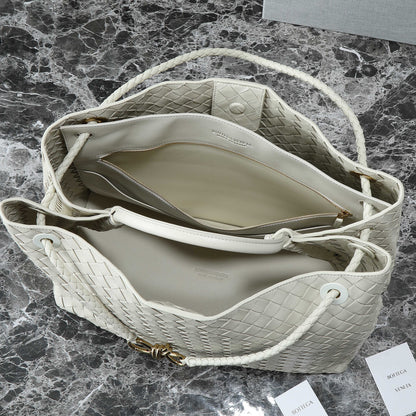 BOTTEGA VENETA 25S GRAND SAC ANDIAMO 42 EN CUIR DE VEAU IVOIRE AVEC ACCESSOIRES DORÉS