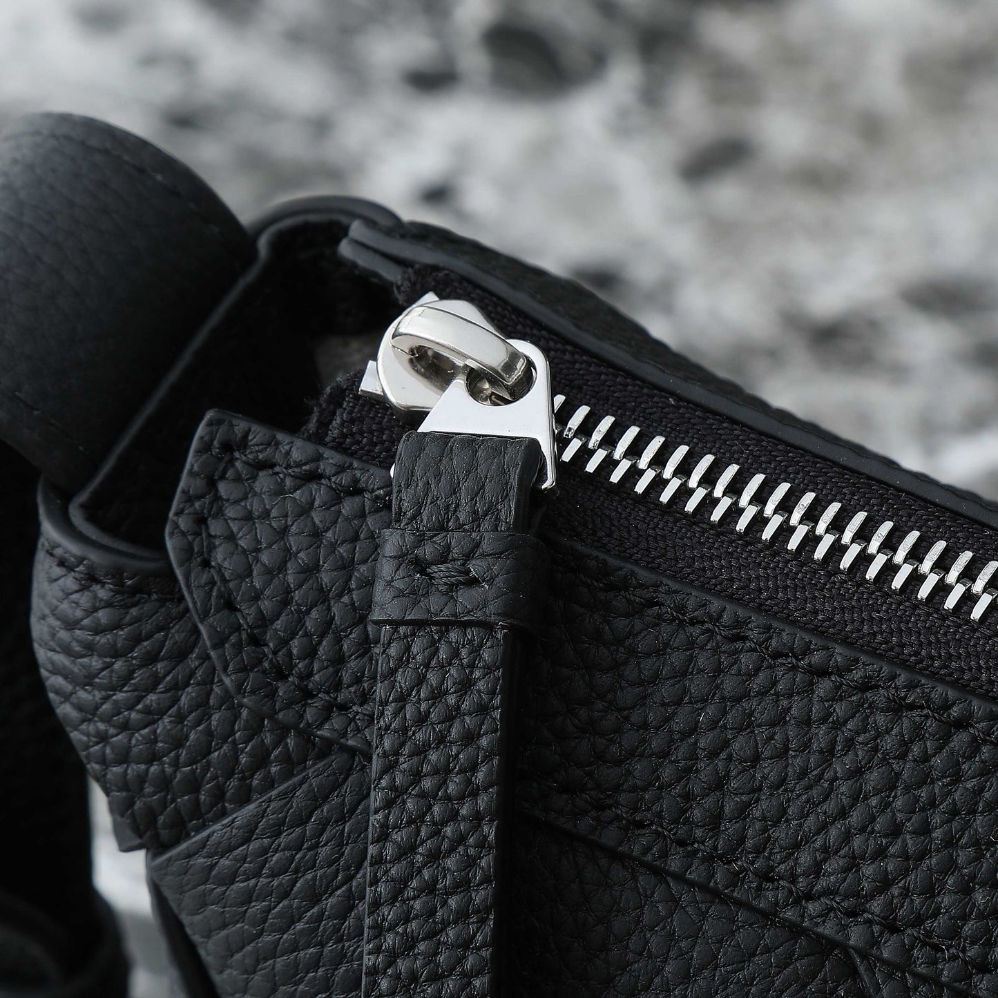 BOTTEGA VENETA 25S DIAGO HOBO 39 EN CUIR DE VEAU NOIR