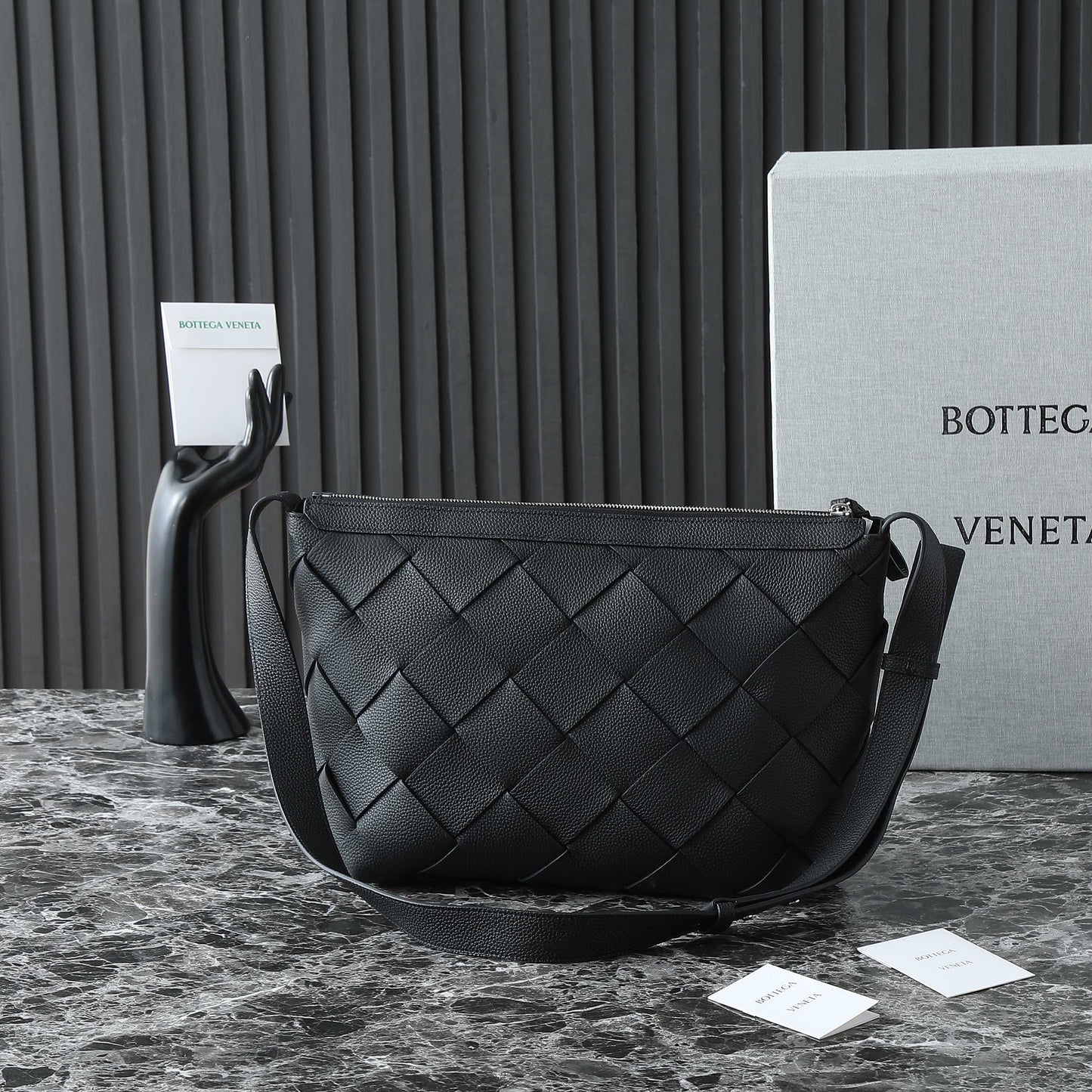 BOTTEGA VENETA 25S DIAGO HOBO 39 EN CUIR DE VEAU NOIR