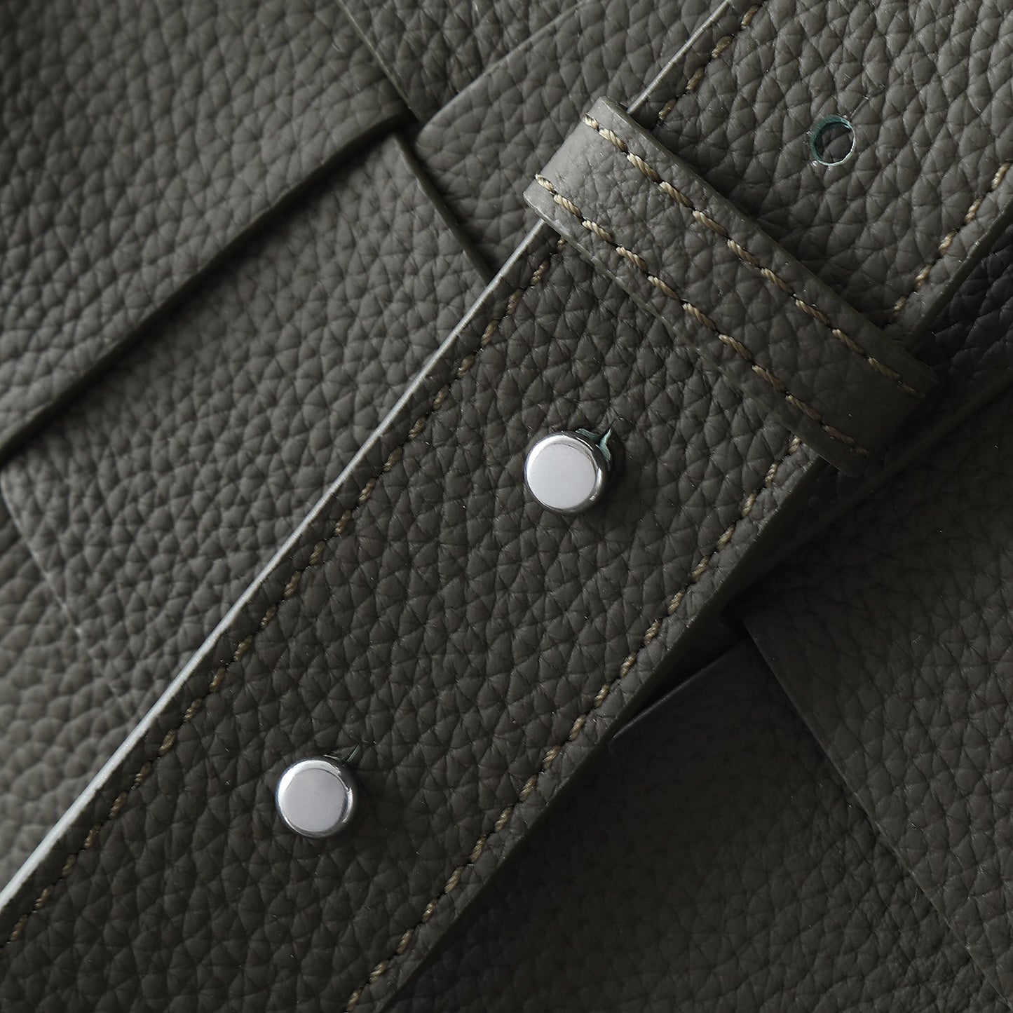 BOTTEGA VENETA 25S DIAGO HOBO 39 EN CUIR DE VEAU OLIVE TRÈS FONCÉ