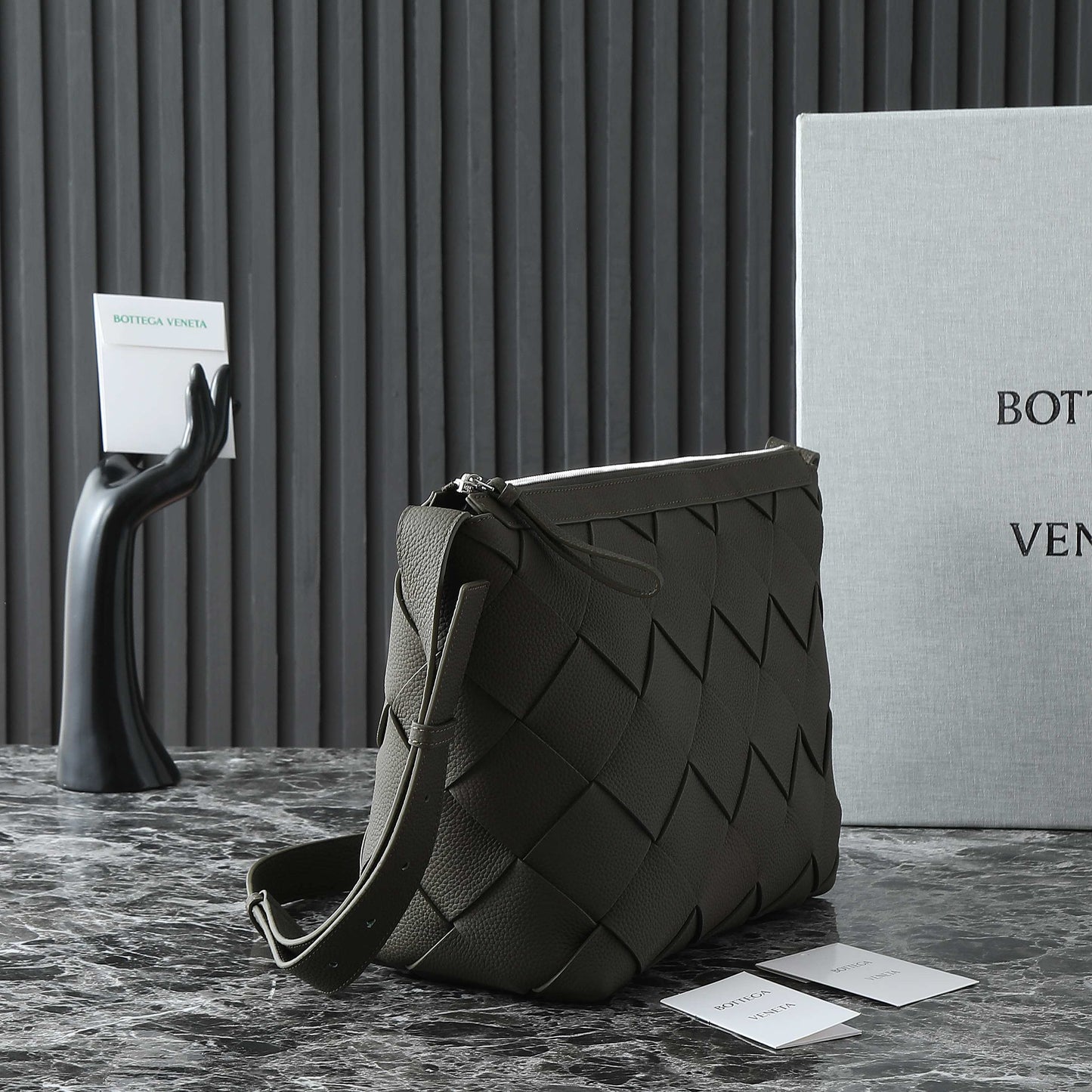 BOTTEGA VENETA 25S DIAGO HOBO 39 EN CUIR DE VEAU OLIVE TRÈS FONCÉ