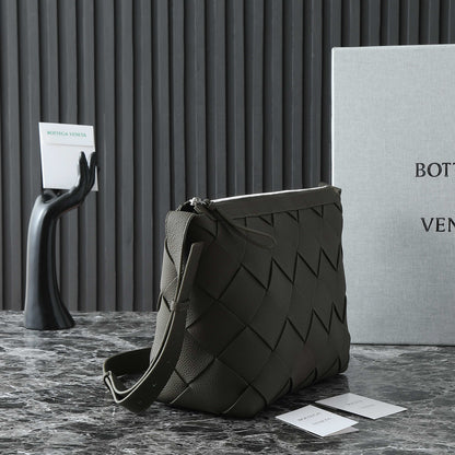 BOTTEGA VENETA 25S DIAGO HOBO 39 EN CUIR DE VEAU OLIVE TRÈS FONCÉ