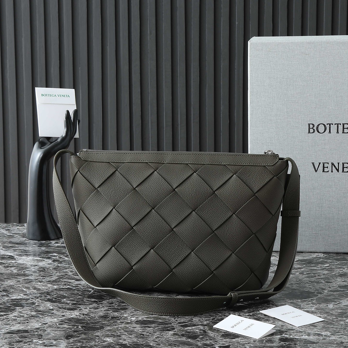 BOTTEGA VENETA 25S DIAGO HOBO 39 EN CUIR DE VEAU OLIVE TRÈS FONCÉ