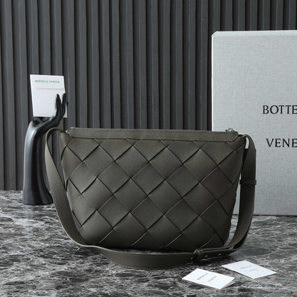 BOTTEGA VENETA 25S DIAGO HOBO 39 EN CUIR DE VEAU OLIVE TRÈS FONCÉ