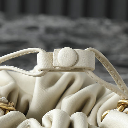 BOTTEGA VENETA 25S DUSTBAG NOTTE 33 EN CUIR DE VEAU IVOIRE, ACCASTILLAGE DORÉ