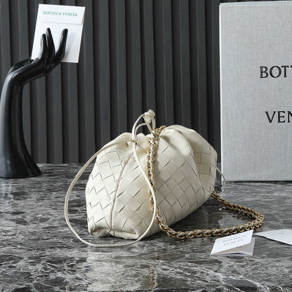 BOTTEGA VENETA 25S DUSTBAG NOTTE 33 EN CUIR DE VEAU IVOIRE, ACCASTILLAGE DORÉ