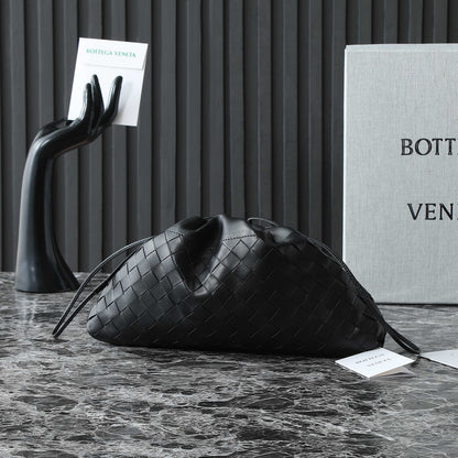 BOTTEGA VENETA 25S DUSTBAG NOTTE 33 EN CUIR DE VEAU NOIR AVEC FINITIONS MÉTALLIQUES DORÉES