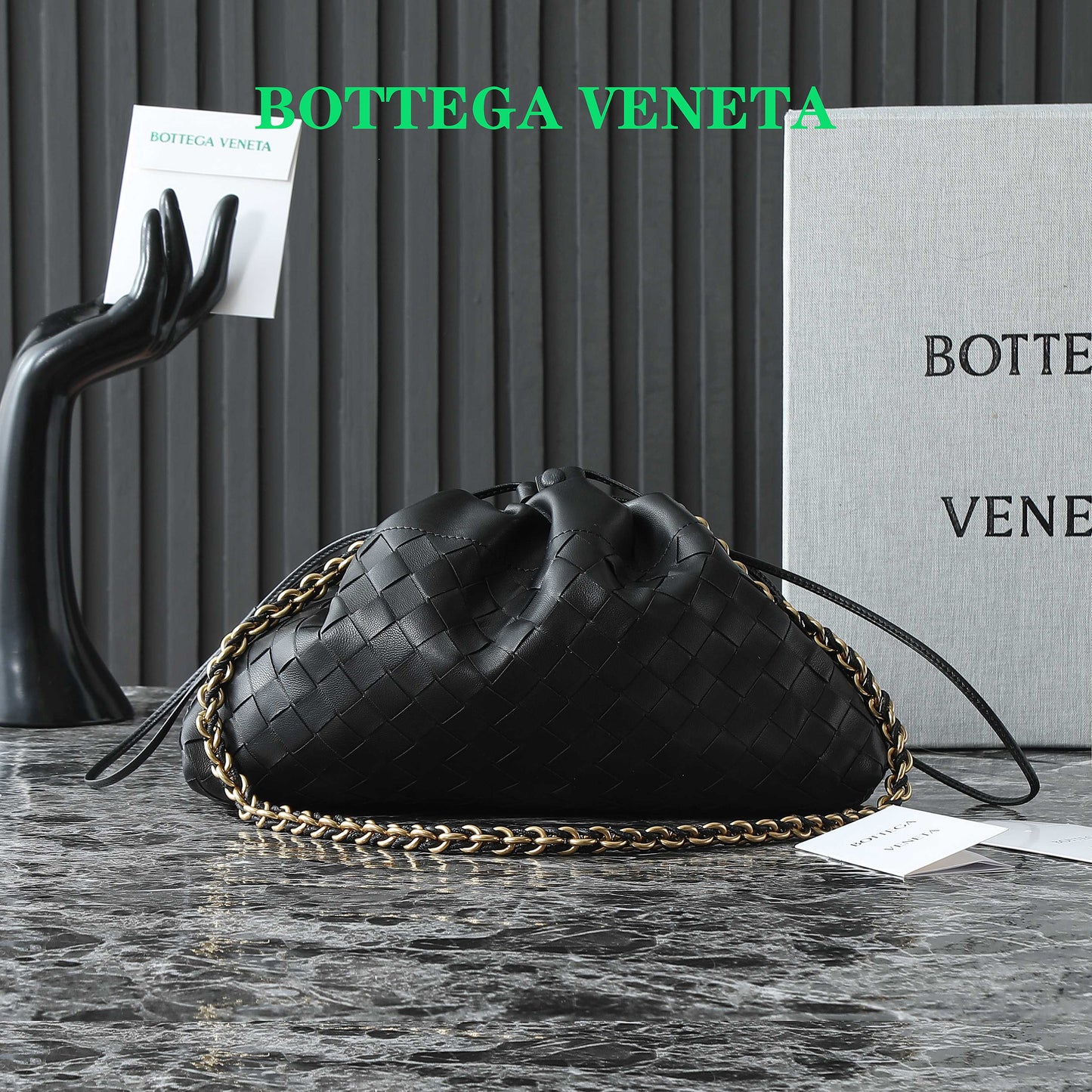 BOTTEGA VENETA 25S DUSTBAG NOTTE 33 EN CUIR DE VEAU NOIR AVEC FINITIONS MÉTALLIQUES DORÉES
