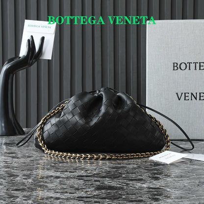 BOTTEGA VENETA 25S DUSTBAG NOTTE 33 EN CUIR DE VEAU NOIR AVEC FINITIONS MÉTALLIQUES DORÉES