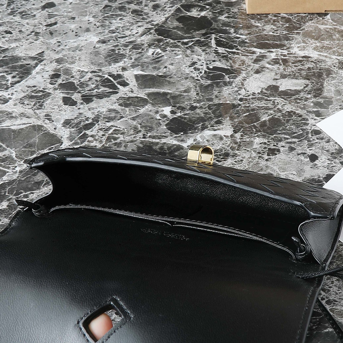 BOTTEGA VENETA 25S POCHETTE ANDIAMO 19 EN CUIR DE VEAU NOIR QUINCAILLERIE DORÉE