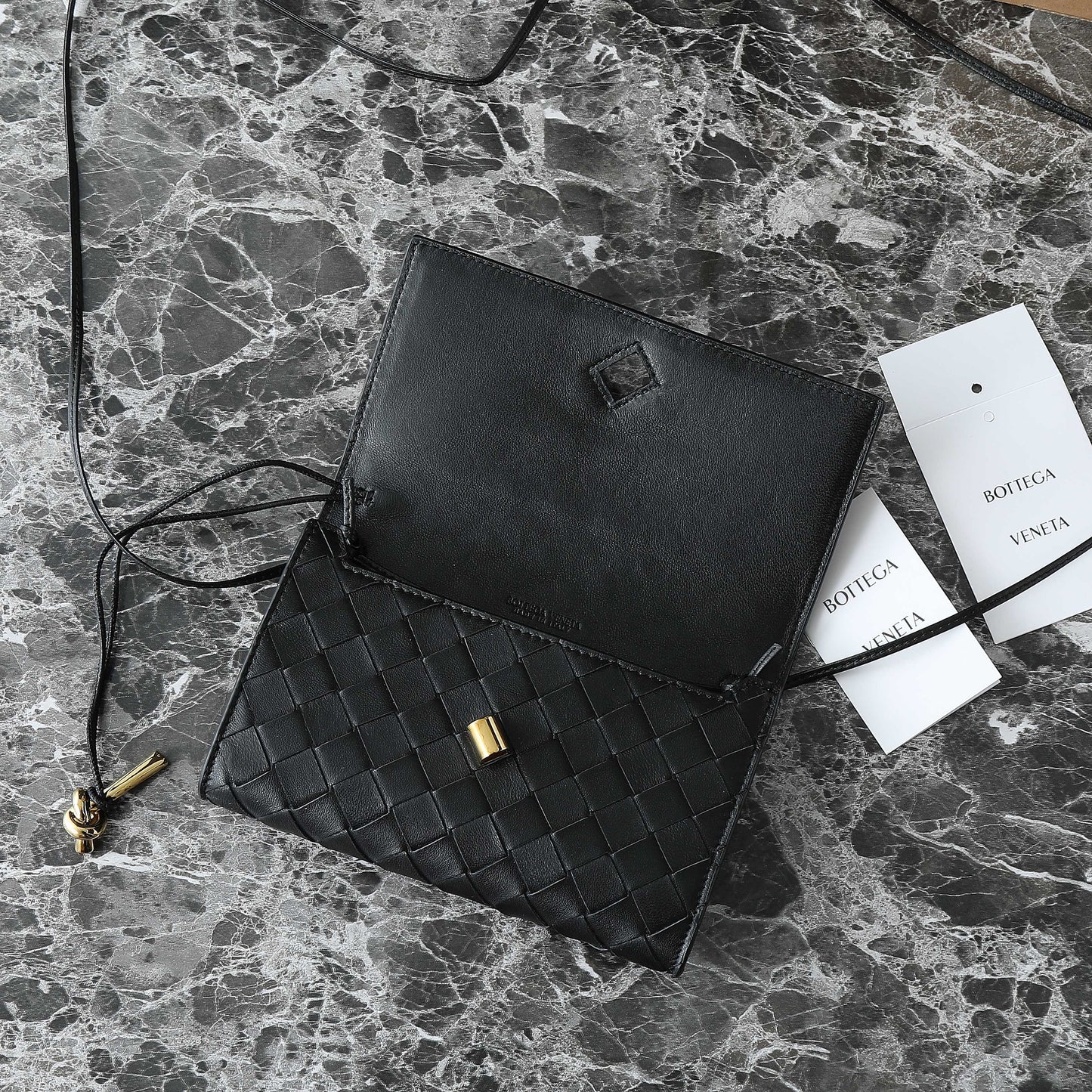 BOTTEGA VENETA 25S POCHETTE ANDIAMO 19 EN CUIR DE VEAU NOIR QUINCAILLERIE DORÉE