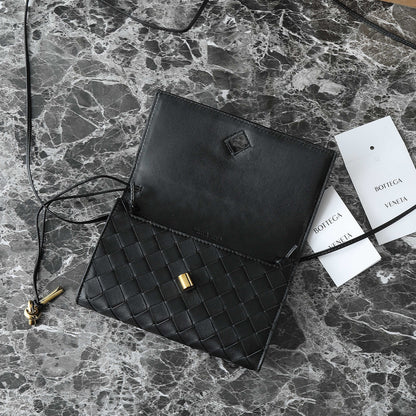 BOTTEGA VENETA 25S POCHETTE ANDIAMO 19 EN CUIR DE VEAU NOIR QUINCAILLERIE DORÉE