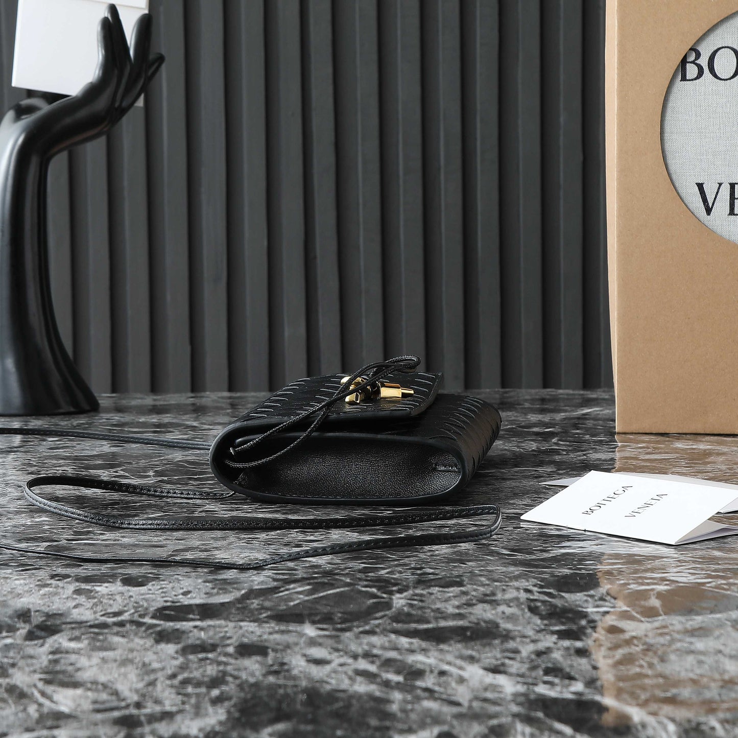 BOTTEGA VENETA 25S POCHETTE ANDIAMO 19 EN CUIR DE VEAU NOIR QUINCAILLERIE DORÉE