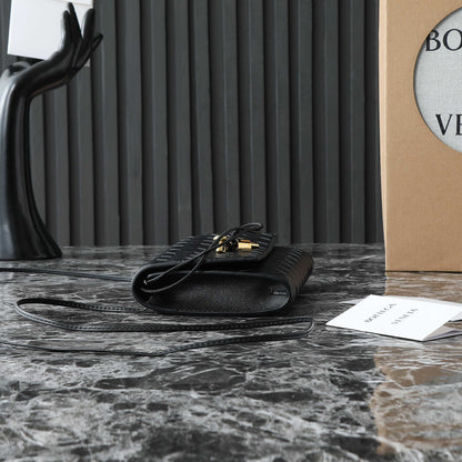 BOTTEGA VENETA 25S POCHETTE ANDIAMO 19 EN CUIR DE VEAU NOIR QUINCAILLERIE DORÉE