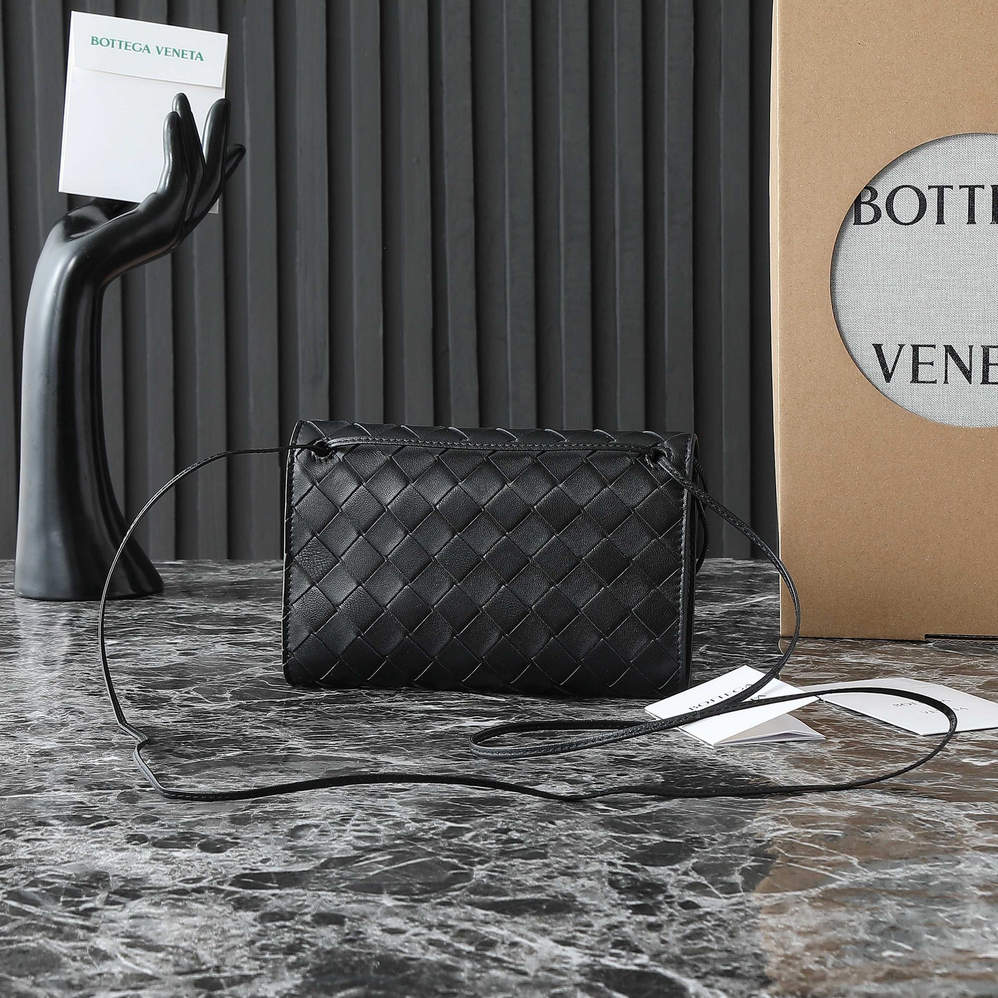 BOTTEGA VENETA 25S POCHETTE ANDIAMO 19 EN CUIR DE VEAU NOIR QUINCAILLERIE DORÉE