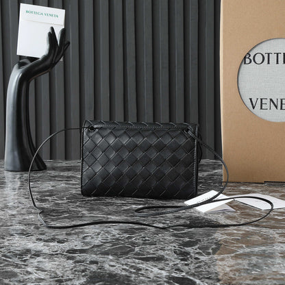 BOTTEGA VENETA 25S POCHETTE ANDIAMO 19 EN CUIR DE VEAU NOIR QUINCAILLERIE DORÉE