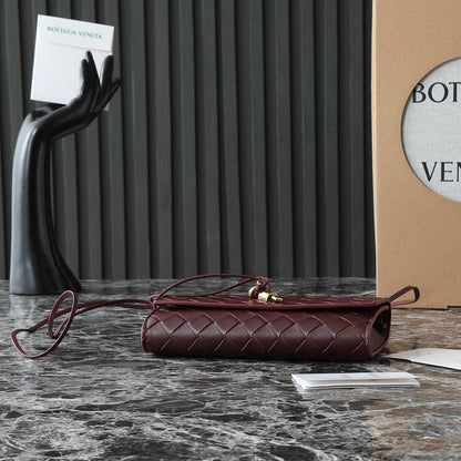 BOTTEGA VENETA POCHETTE ANDIAMO 19 EN CUIR DE VEAU MARRON PROFOND 25S QUINCAILLERIE DORÉE
