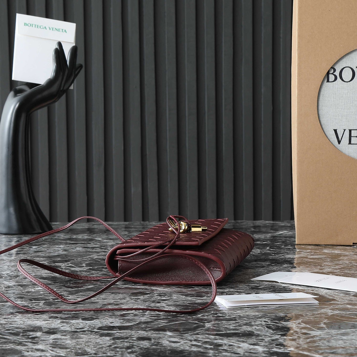 BOTTEGA VENETA POCHETTE ANDIAMO 19 EN CUIR DE VEAU MARRON PROFOND 25S QUINCAILLERIE DORÉE