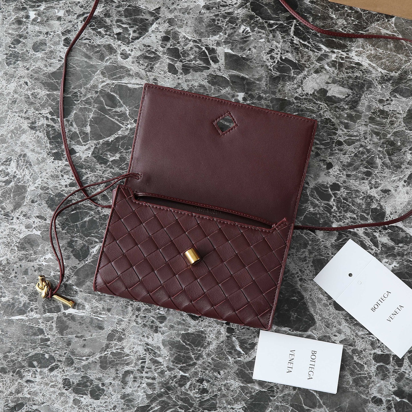 BOTTEGA VENETA POCHETTE ANDIAMO 19 EN CUIR DE VEAU MARRON PROFOND 25S QUINCAILLERIE DORÉE