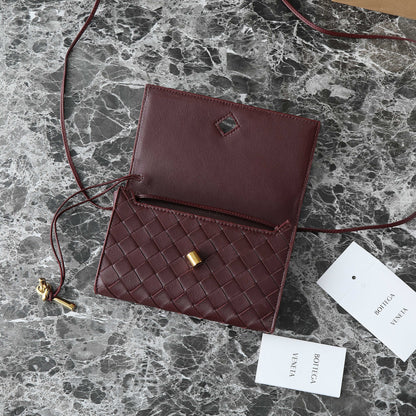BOTTEGA VENETA POCHETTE ANDIAMO 19 EN CUIR DE VEAU MARRON PROFOND 25S QUINCAILLERIE DORÉE