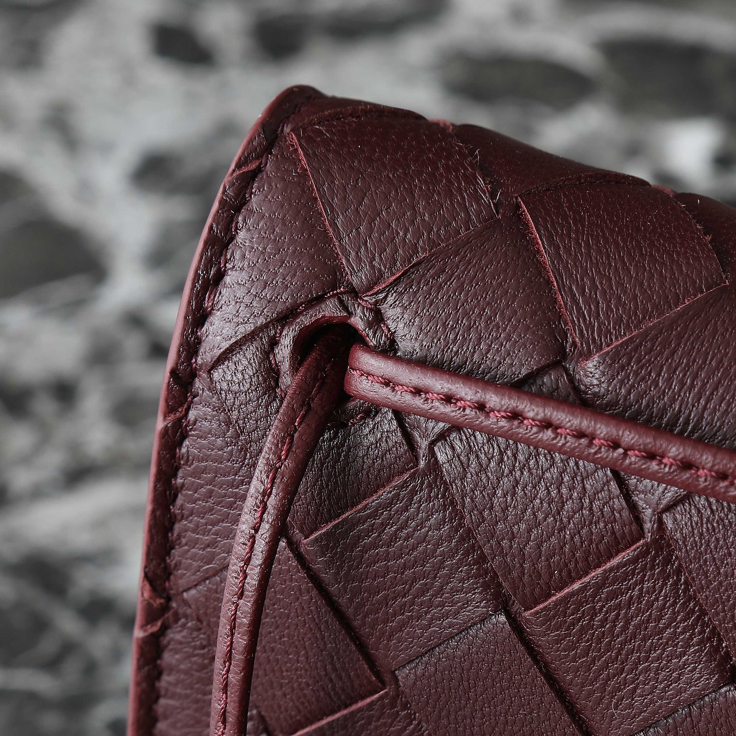 BOTTEGA VENETA POCHETTE ANDIAMO 19 EN CUIR DE VEAU MARRON PROFOND 25S QUINCAILLERIE DORÉE