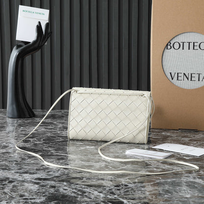 BOTTEGA VENETA 25S POCHETTE ANDIAMO 19 EN CUIR DE VEAU IVOIRE FINITIONS DORÉES