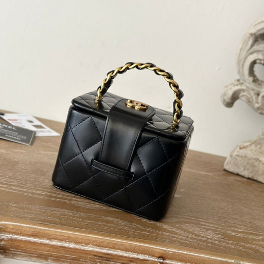 MINI TROUSSE DE TOILETTE VINTAGE 11 EN CUIR DE VEAU BRILLANT NOIR ACCASTILLAGE DORÉ