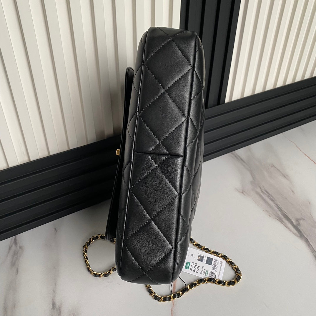 Pochette CLUTCH 34 EN CUIR D'AGNEAU NOIR FINITION MÉTALLIQUE DORÉE