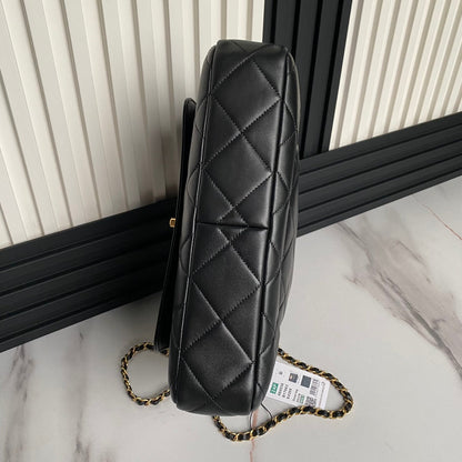 Pochette CLUTCH 34 EN CUIR D'AGNEAU NOIR FINITION MÉTALLIQUE DORÉE