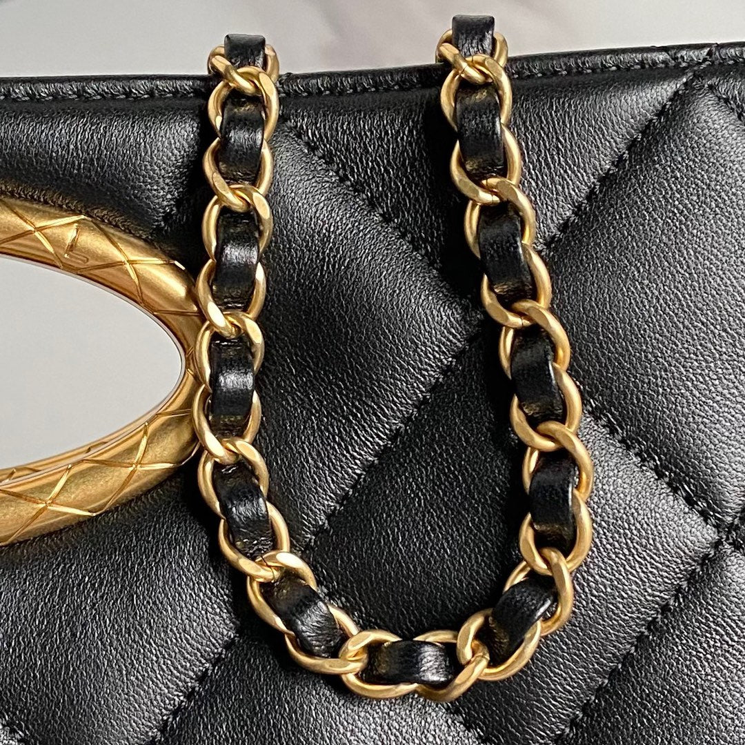 Pochette CLUTCH 34 EN CUIR D'AGNEAU NOIR FINITION MÉTALLIQUE DORÉE