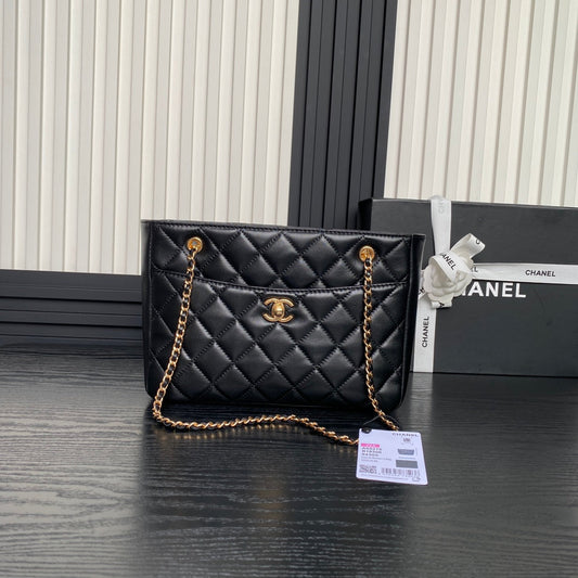 SAC MAXI-ÉPAULE À CHAÎNE 28 EN VEAU NOIR MÉTALLERIE DORÉE