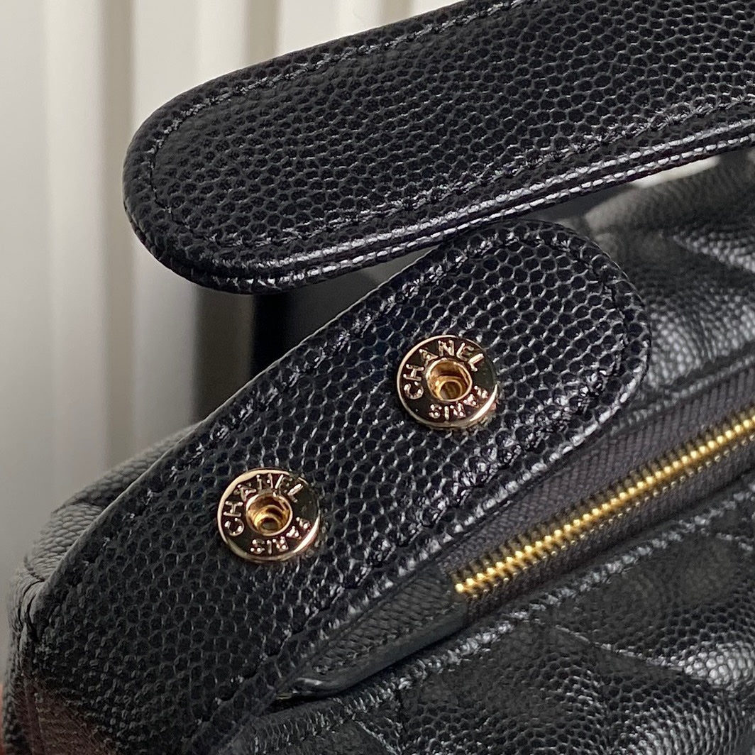 SAC HOBO 21 EN CUIR DE VEAU GRAINÉ NOIR ET MÉTAL DORÉ