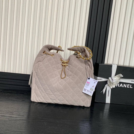 SAC À MAIN MOYEN 40 EN DAIM BEIGE FINITIONS DORÉES