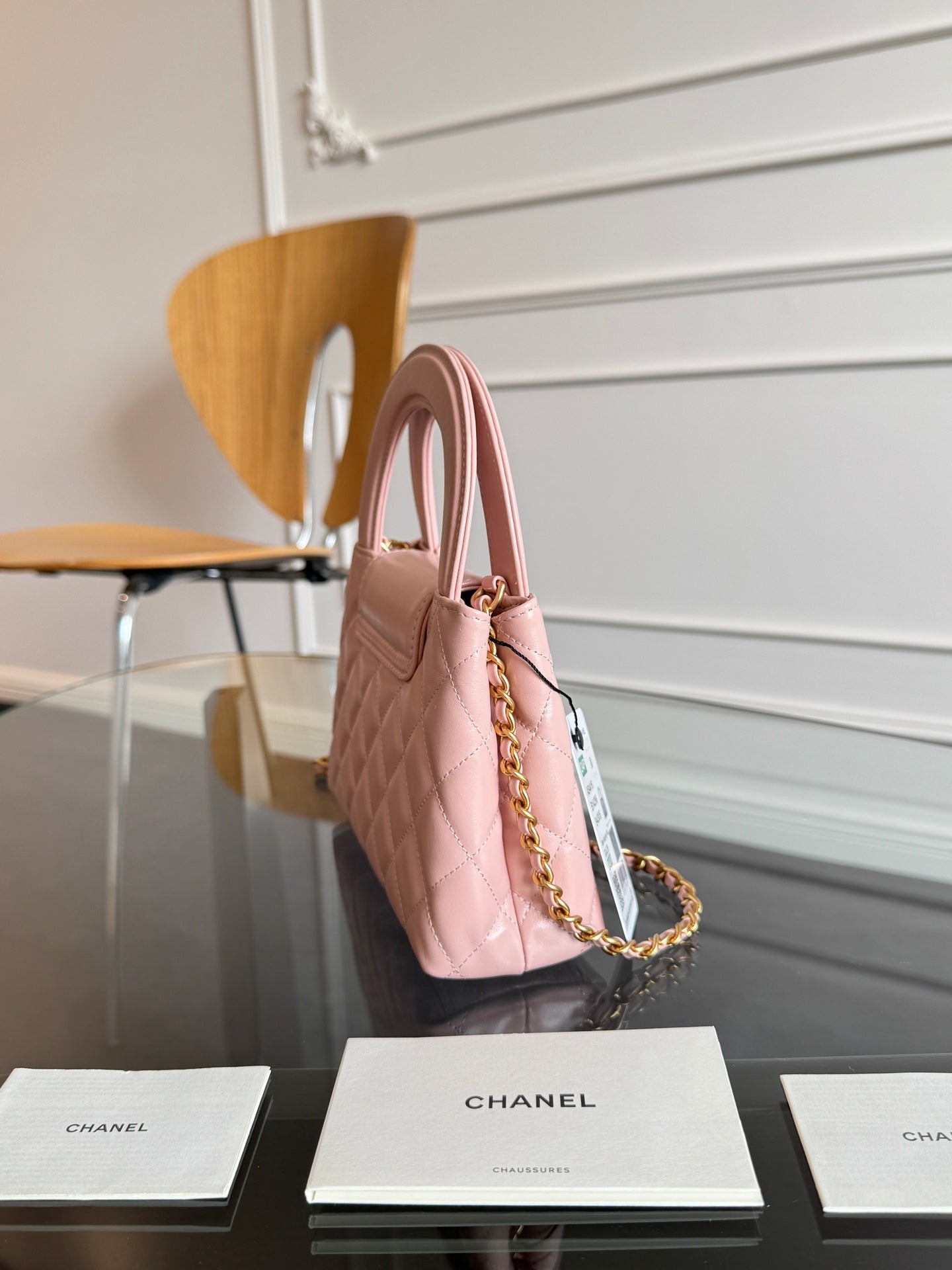 SAC CABAS KELLY 19 EN CUIR DE VEAU ROSE PÂLE AVEC ACCASTILLAGE DORÉ