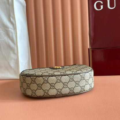 GG SUPREME SHOULDER BAG 20 BROWN IN CANVAS LOGO GOLD HARDWARE