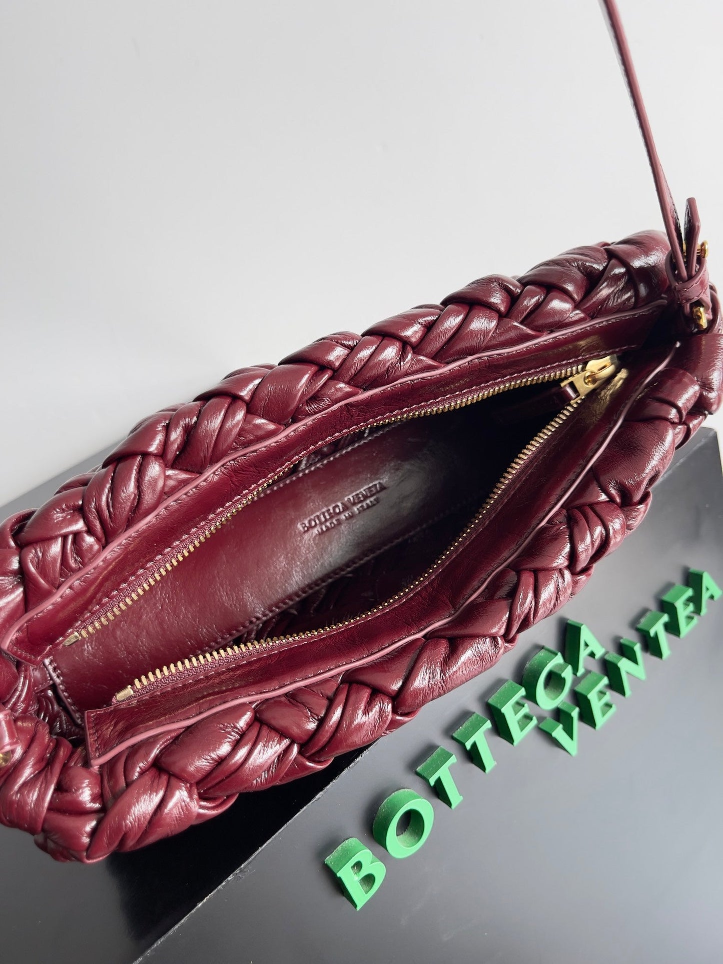 POCHETTE KELIMERO CHA-CHA 28.5 EN AGNEAU BORDEAUX