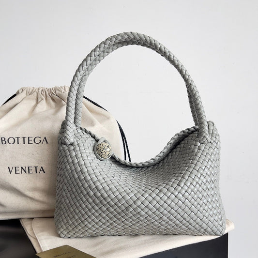 SAC ÉPAULE TOSCA 27 EN AGNEAU GRIS AGATE AVEC DÉTAIL EN PIERRE DALMATE