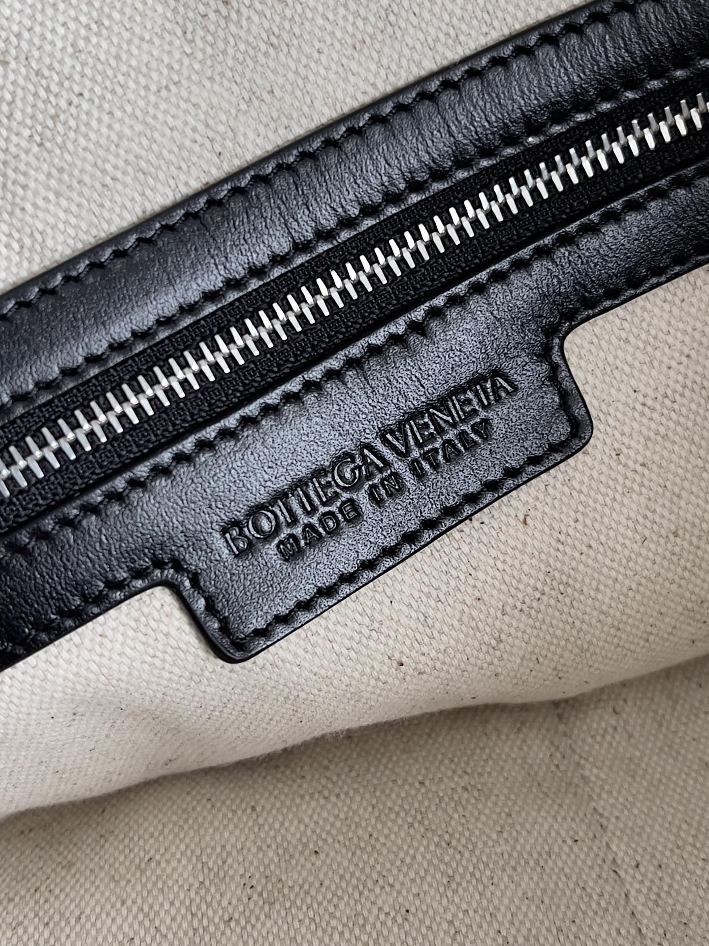 BOTTEGA VENETA 25S ANDIAMO GRAND INTRECCIATO 39 EN CUIR DE VEAU NOIR