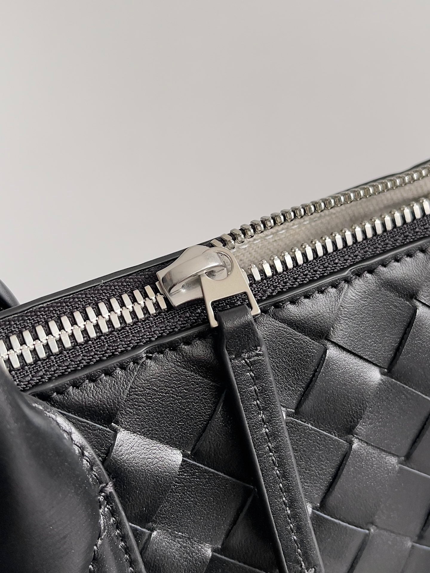 BOTTEGA VENETA 25S ANDIAMO GRAND INTRECCIATO 39 EN CUIR DE VEAU NOIR