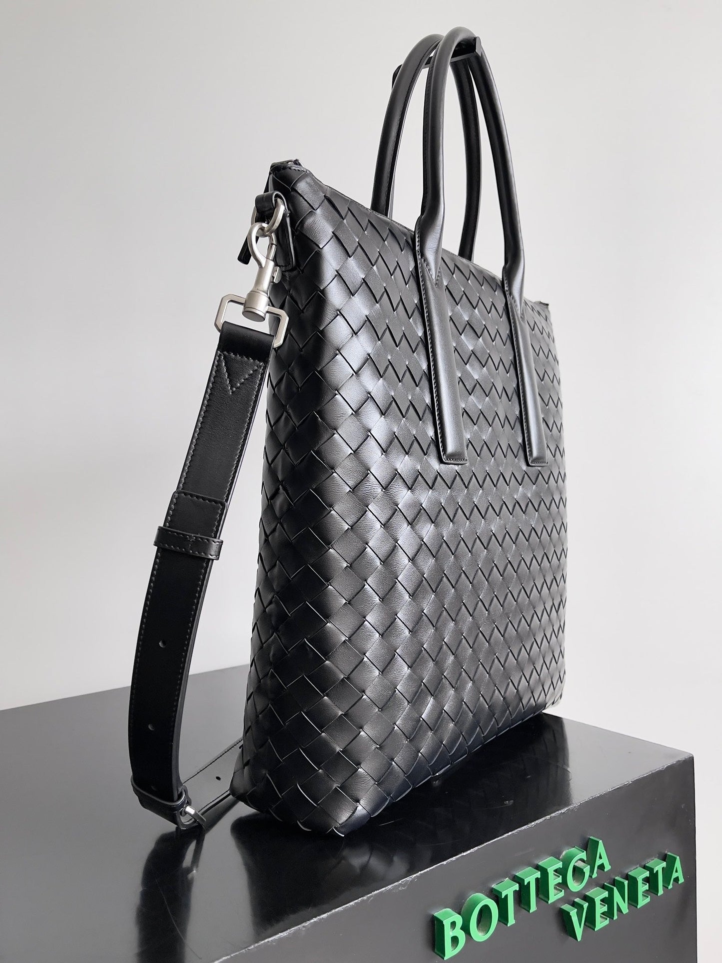 BOTTEGA VENETA 25S ANDIAMO GRAND INTRECCIATO 39 EN CUIR DE VEAU NOIR