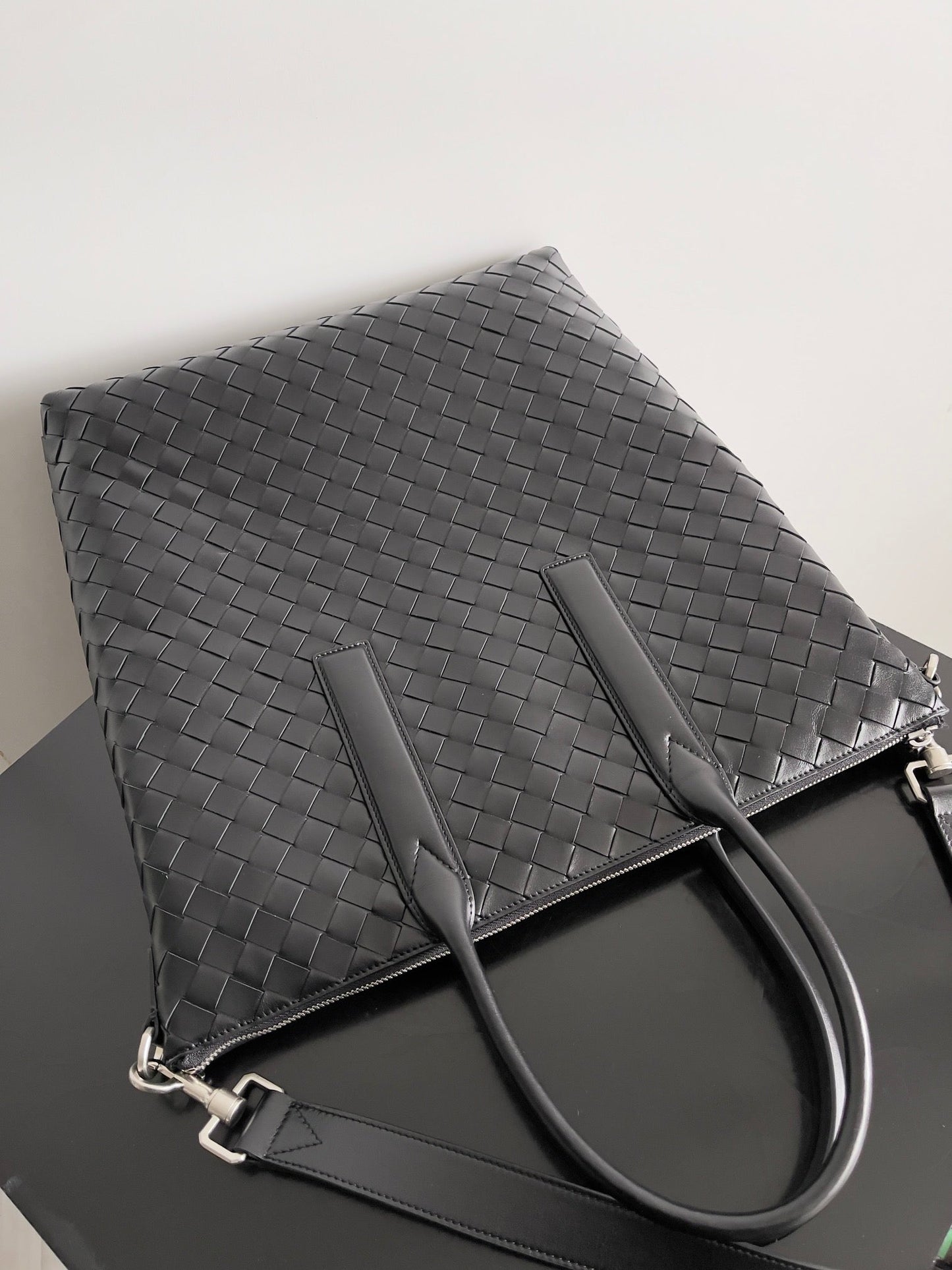 BOTTEGA VENETA 25S ANDIAMO GRAND INTRECCIATO 39 EN CUIR DE VEAU NOIR